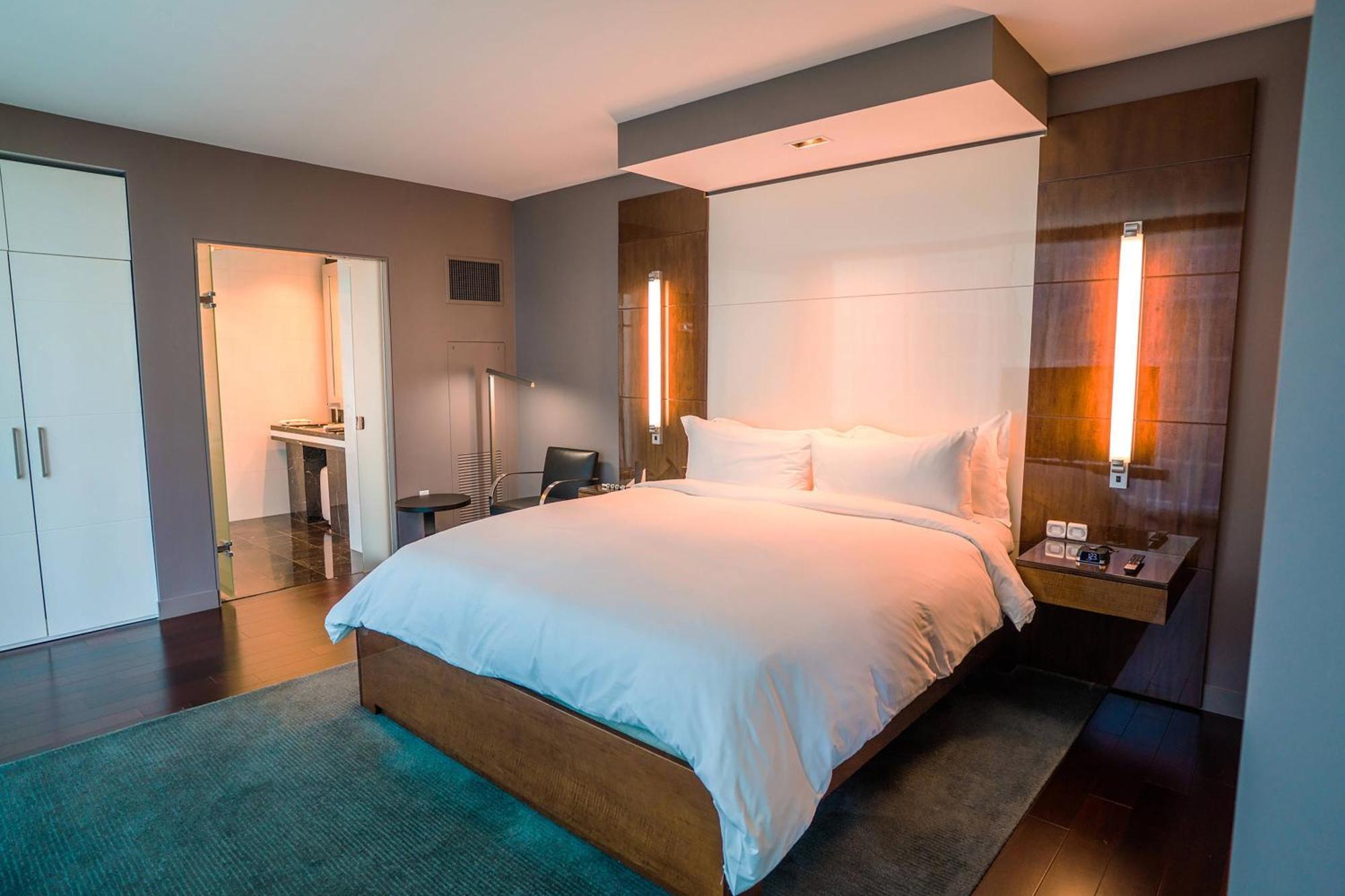 Miro 1 Bedroom Executive Suite 1 King City View