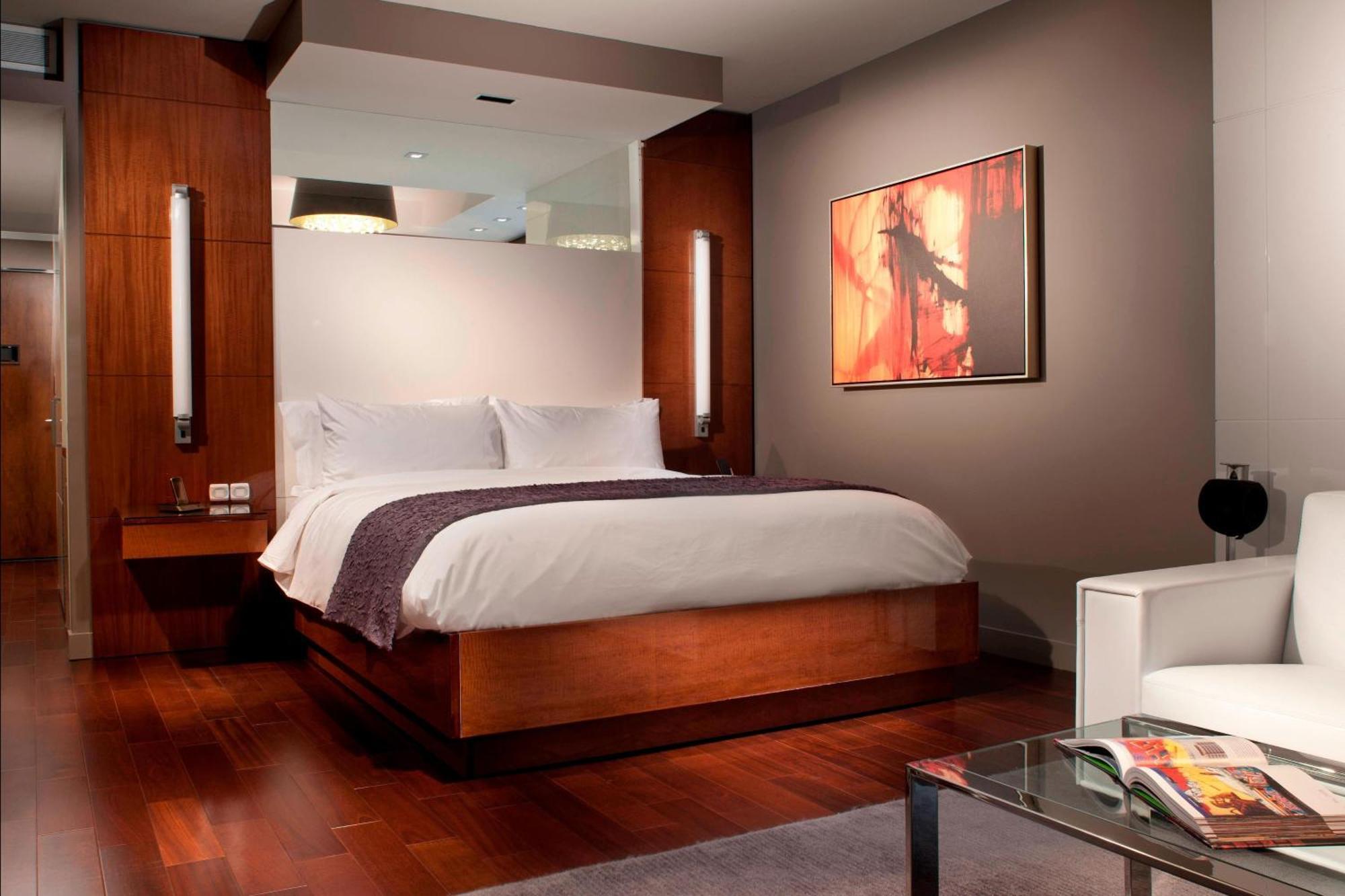Rockwell Deluxe Guest room 1 King City View