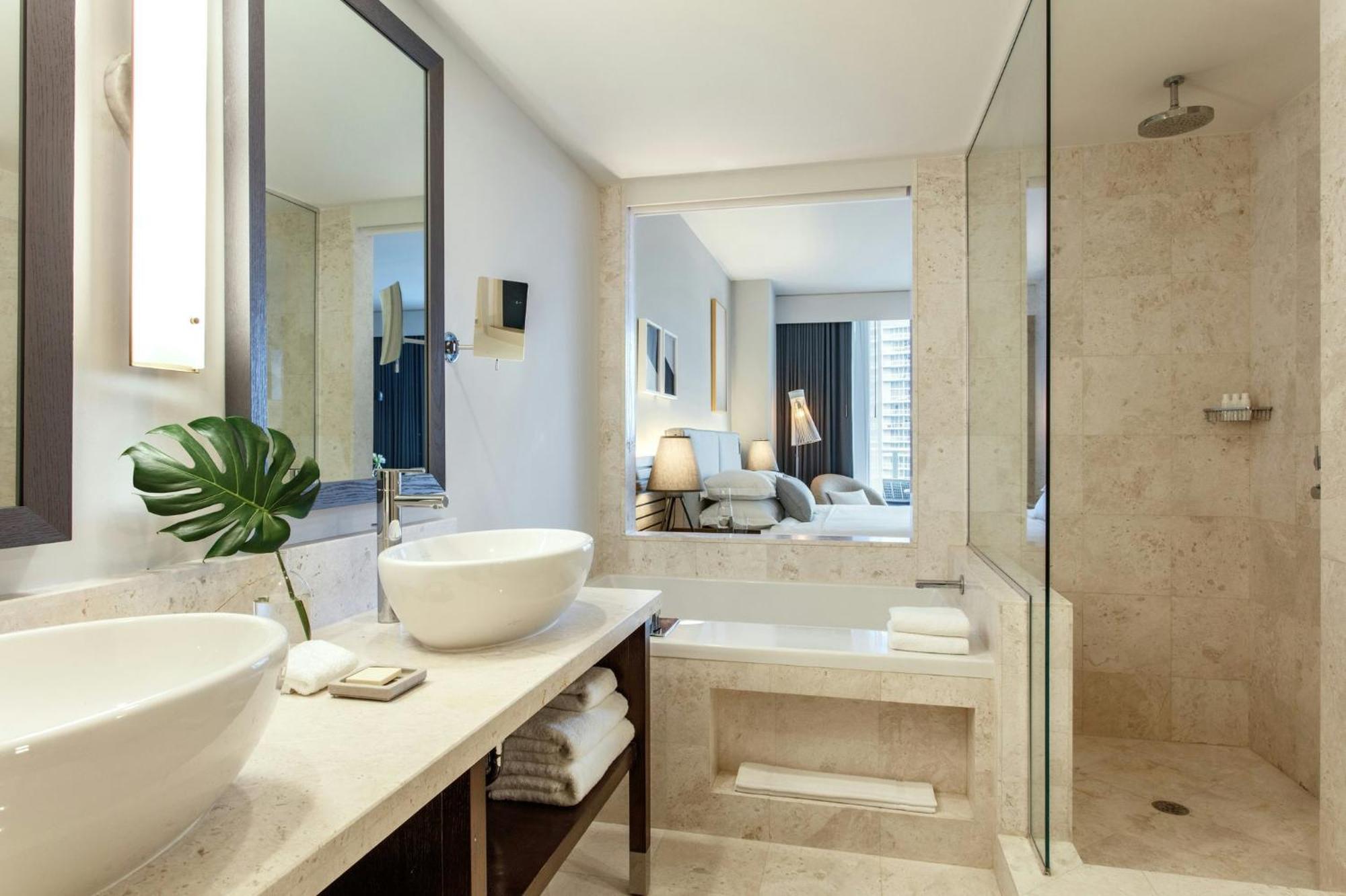 King Room with Water View - High Floor